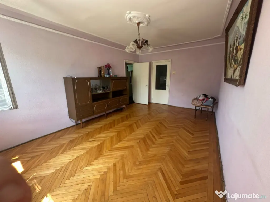 - Apartament 3 camere confort 1, zona Obor, etaj 3.