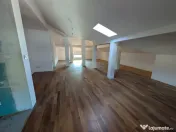 Casă Spațioasă cu 7 Camere, 242 mp Utili și 600 mp Teren 