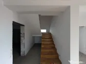 Casă Spațioasă cu 7 Camere, 242 mp Utili și 600 mp Teren 