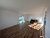 Casă Spațioasă cu 7 Camere, 242 mp Utili și 600 mp Teren 