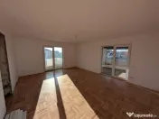 Casă Spațioasă cu 7 Camere, 242 mp Utili și 600 mp Teren 