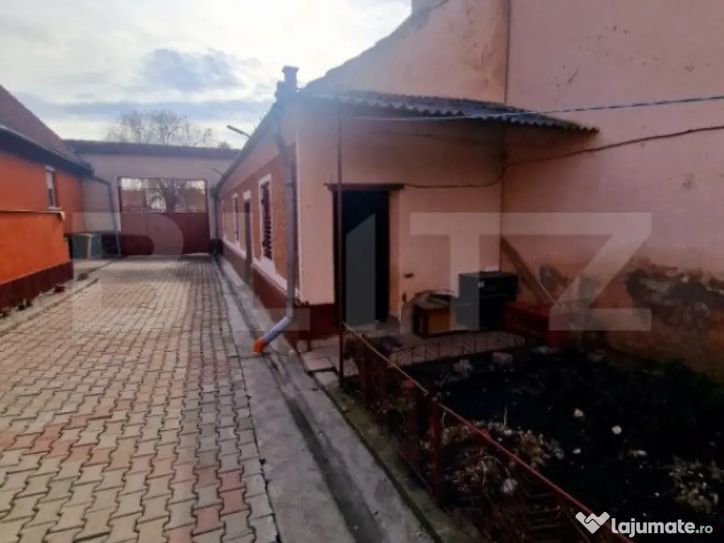 Casa familiala cu 4 camere, 2432 mp teren, Feldioara