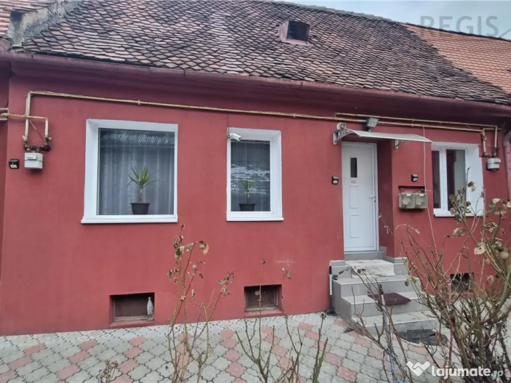 Studio la casa , zona strazii Lunga