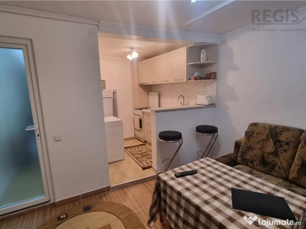 Studio la casa , zona strazii Lunga