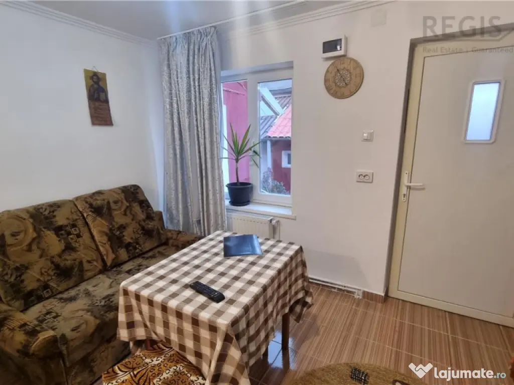 Studio la casa , zona strazii Lunga