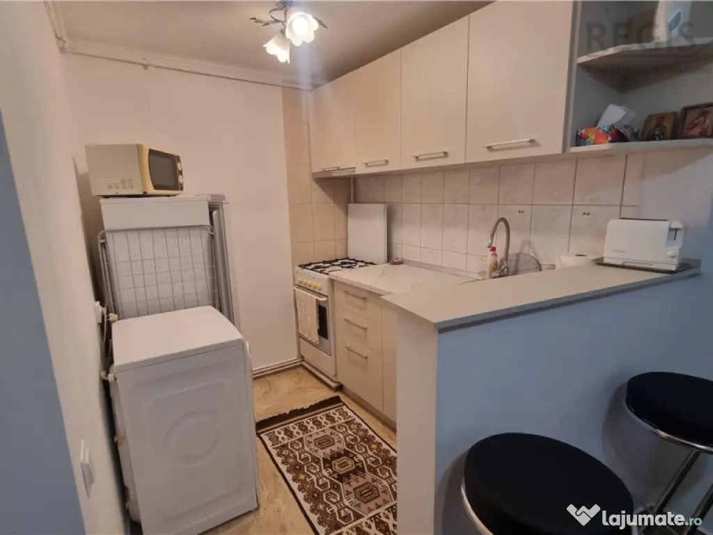 Studio la casa , zona strazii Lunga