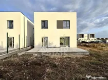 Jumatate de duplex cu 5 camere de vanzare, despartit, Dumbravita