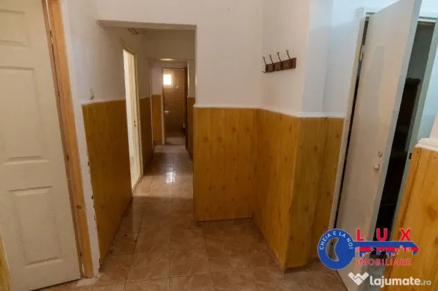 ID 8245 DE ÎNCHIRIAT - Spațiu comercial sau locativ