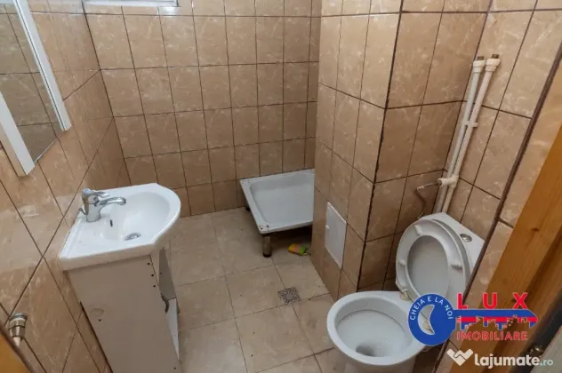 ID 8245 DE ÎNCHIRIAT - Spațiu comercial sau locativ