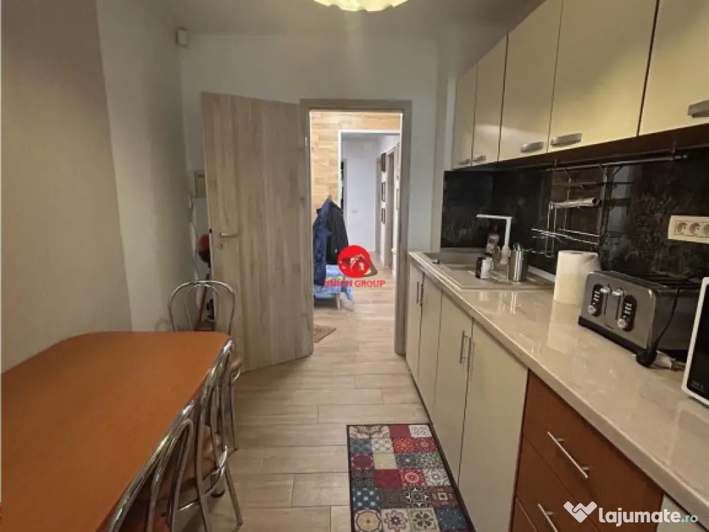 Apartament 4 camere, foarte spatios, stradal, zona Victoria