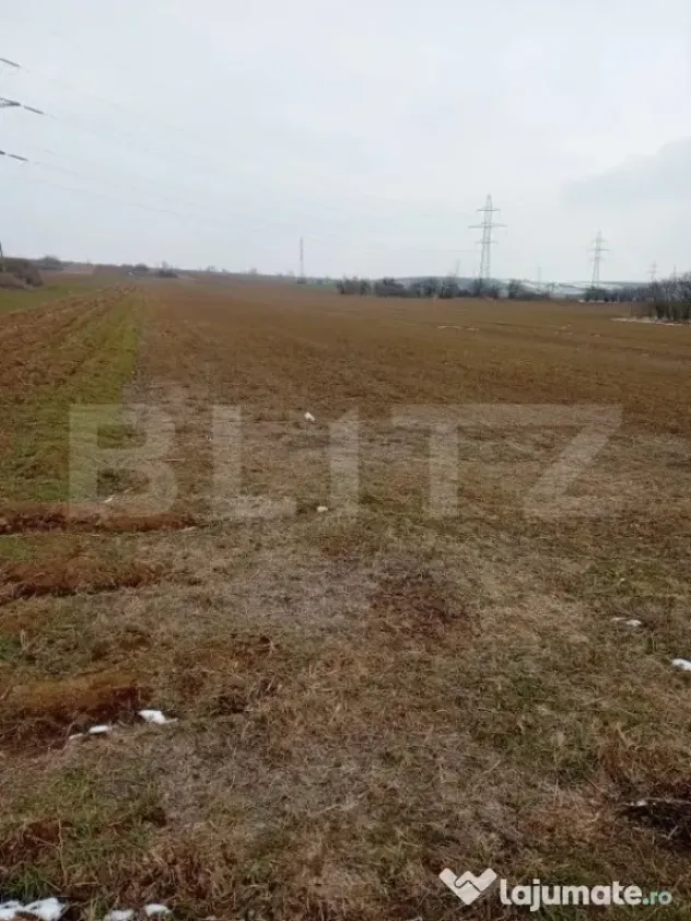 Teren intravilan, 811 mp, zona Jieni