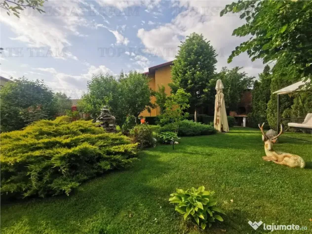 Vila lux 5 camere cu gradina superba centru Domnesti