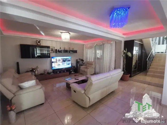 Vila lux 5 camere cu gradina superba centru Domnesti