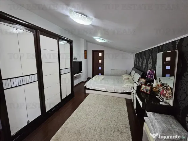 Vila lux 5 camere cu gradina superba centru Domnesti