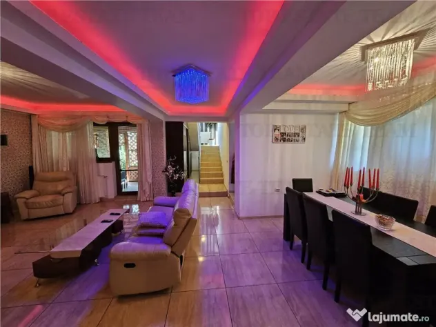 Vila lux 5 camere cu gradina superba centru Domnesti