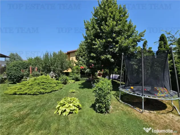 Vila lux 5 camere cu gradina superba centru Domnesti