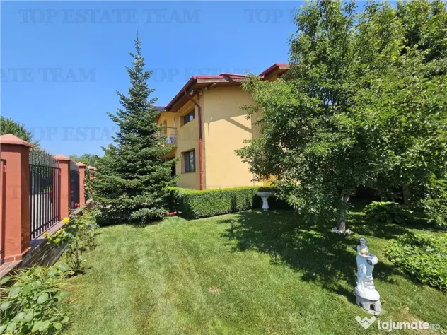 Vila lux 5 camere cu gradina superba centru Domnesti