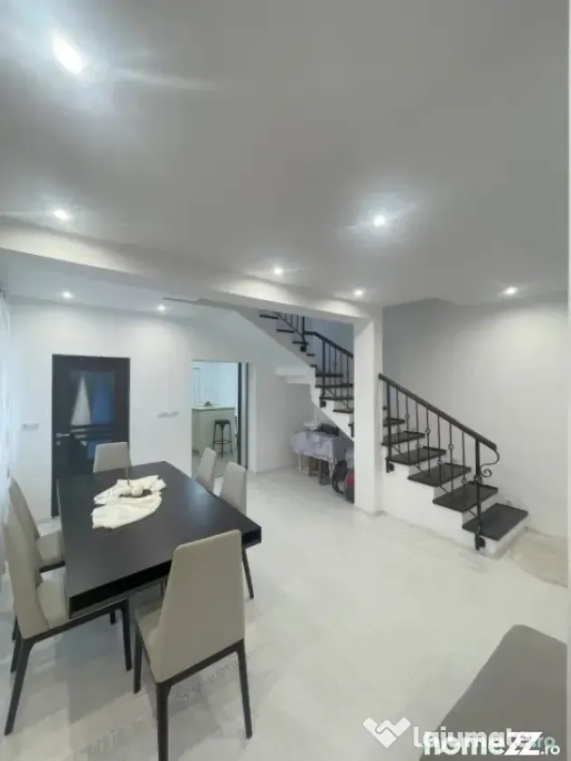 Duplex de vanzare, 2 unități, 8 camere, 300 mp, zona centr - Baia Mare (Maramures)