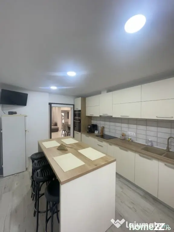 Duplex de vanzare, 2 unități, 8 camere, 300 mp, zona centr - Baia Mare (Maramures)