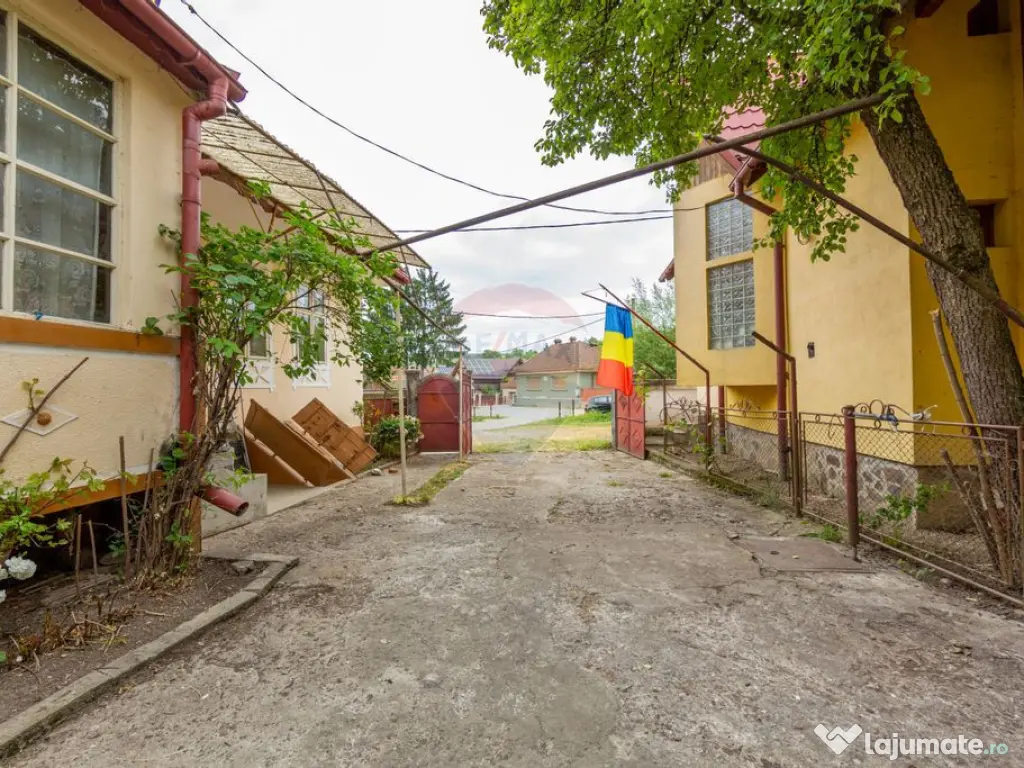 Proprietate compusă din două case si teren 378 mp Purc?...
