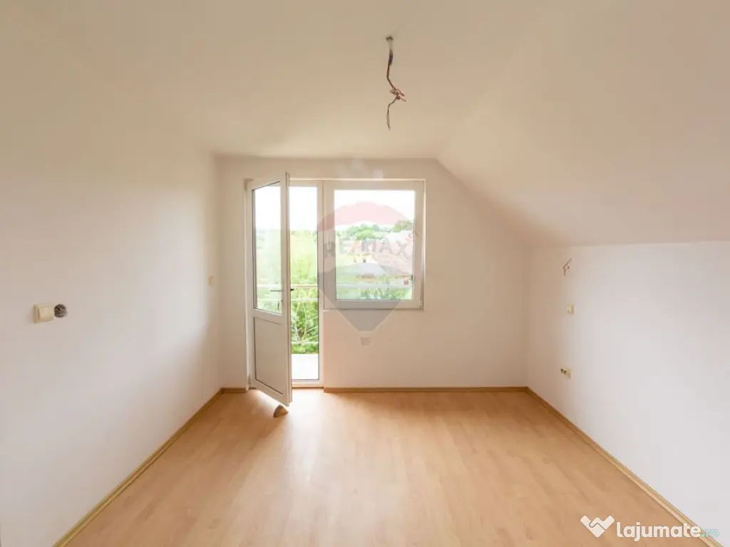 Proprietate compusă din două case si teren 378 mp Purc?...