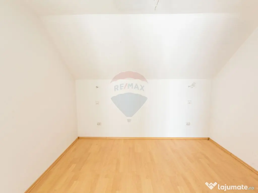 Proprietate compusă din două case si teren 378 mp Purc?...