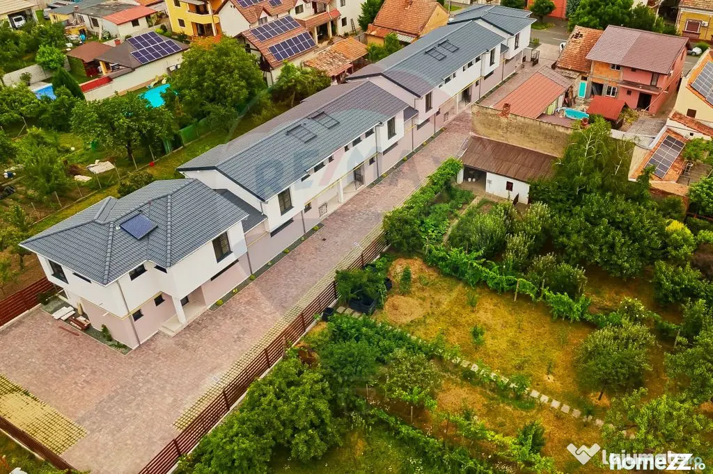 Apartament cu terasă și 2 locuri de parcare • Complex...