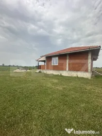 Casa la roșu 3 camere, 142mp, 585 mp teren, zona Cionchesti