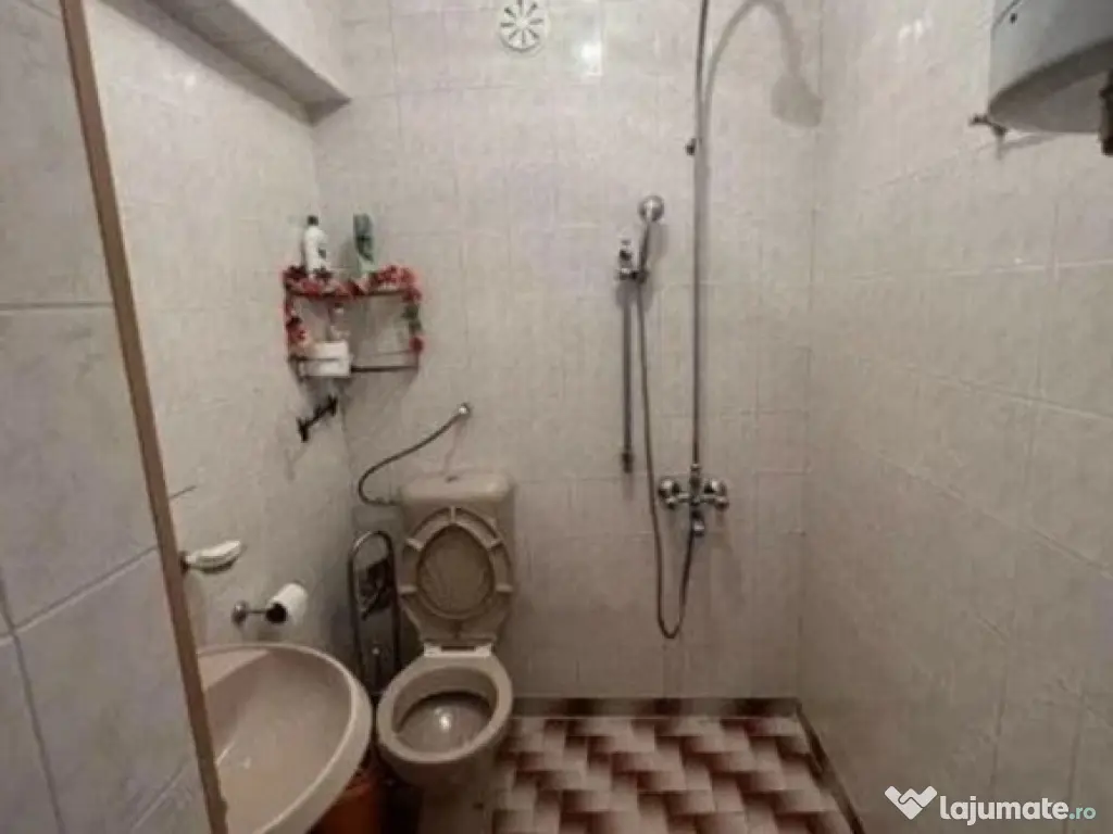 2 camere in zona Complexul-Studentesc 300