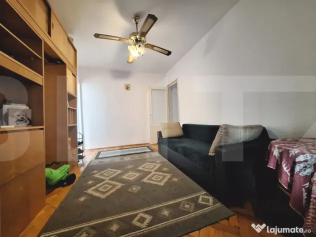 Apartamet de vanzare, cu 3 camere, 46 mp, zona Sagului-SHOPP