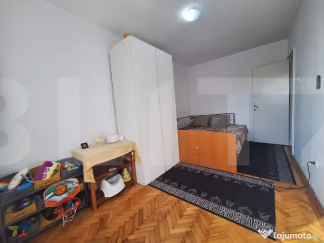 Apartamet de vanzare, cu 3 camere, 46 mp, zona Sagului-SHOPP