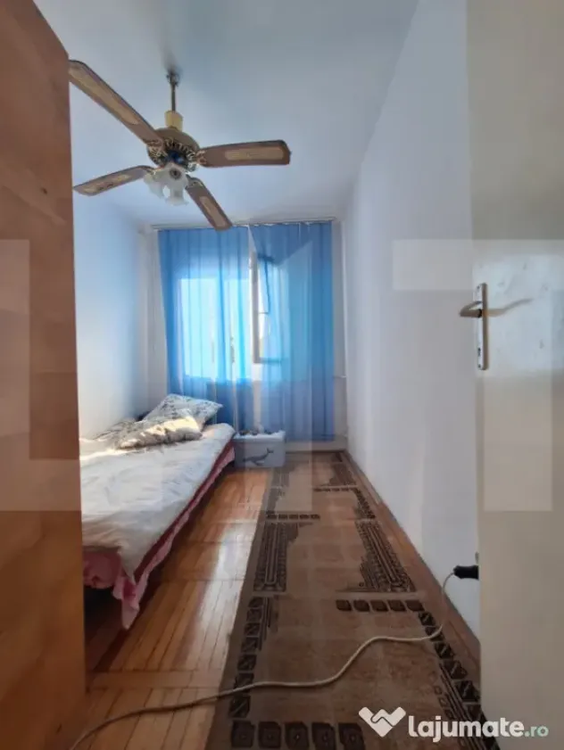 Apartamet de vanzare, cu 3 camere, 46 mp, zona Sagului-SHOPP