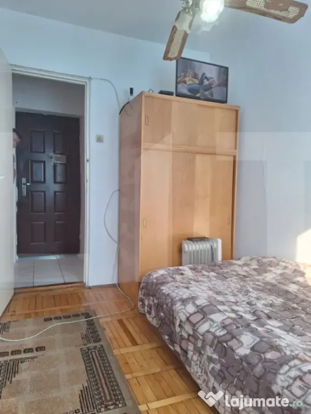 Apartamet de vanzare, cu 3 camere, 46 mp, zona Sagului-SHOPP