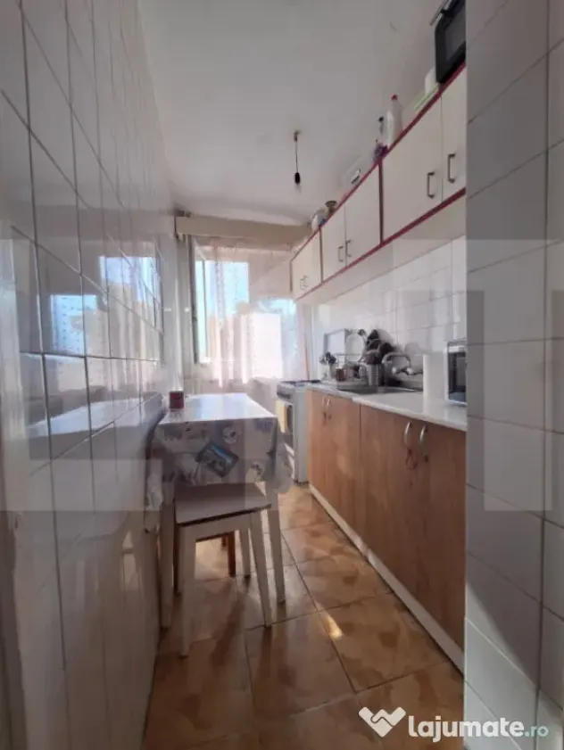 Apartamet de vanzare, cu 3 camere, 46 mp, zona Sagului-SHOPP