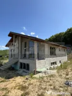 Casă cu panoramă deosebită pe Dealul Jelni – 10 ari de