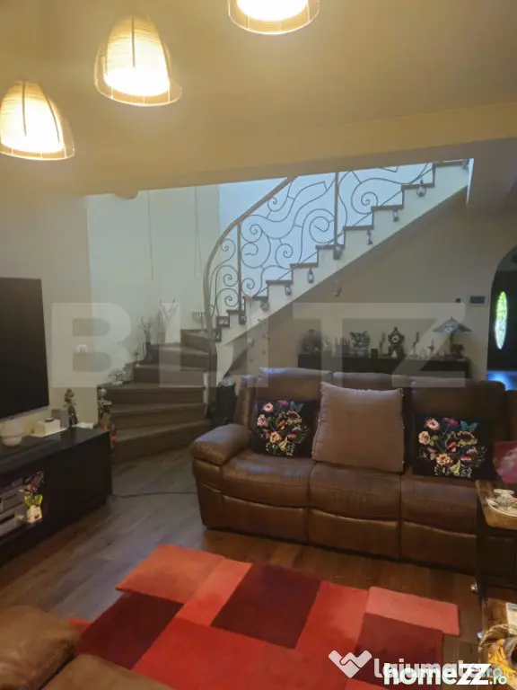 Vilă de vanzare, cu 6 camere, 230 mp, zona Samurcași