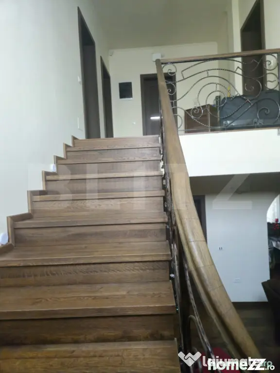 Vilă de vanzare, cu 6 camere, 230 mp, zona Samurcași