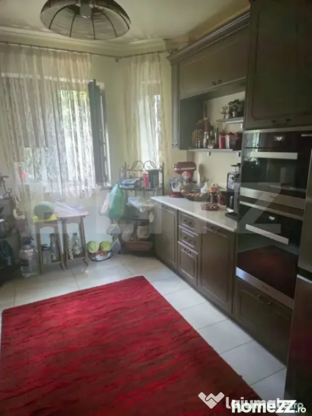 Vilă de vanzare, cu 6 camere, 230 mp, zona Samurcași
