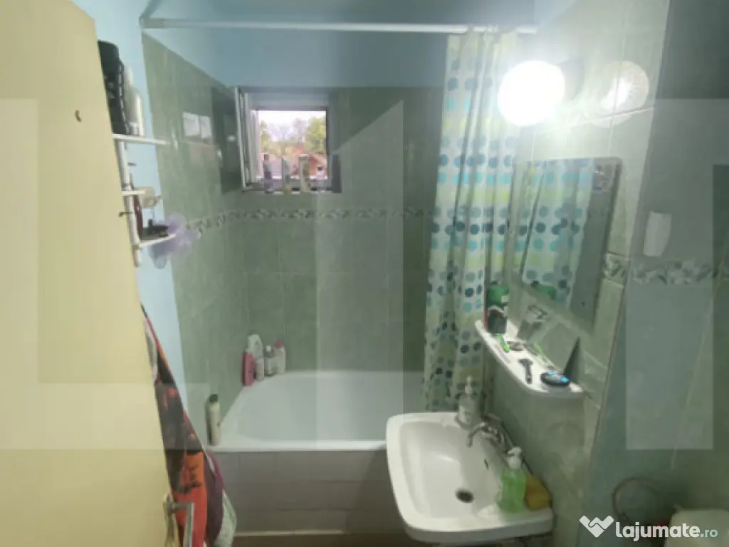 Apartament cu 4 camere de vânzare, ideal pentru familii, zo