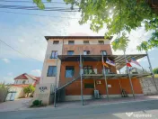 Hotel / Pensiune cu 24 camere de vânzare - Băile 1 Mai 