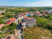 Hotel / Pensiune cu 24 camere de vânzare - Băile 1 Mai 