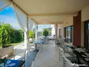 Hotel / Pensiune cu 24 camere de vânzare - Băile 1 Mai 