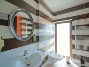 Hotel / Pensiune cu 24 camere de vânzare - Băile 1 Mai 