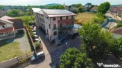 Hotel / Pensiune cu 24 camere de vânzare - Băile 1 Mai
