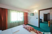 Hotel / Pensiune cu 24 camere de vânzare - Băile 1 Mai
