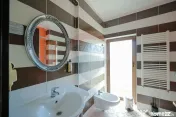 Hotel / Pensiune cu 24 camere de vânzare - Băile 1 Mai