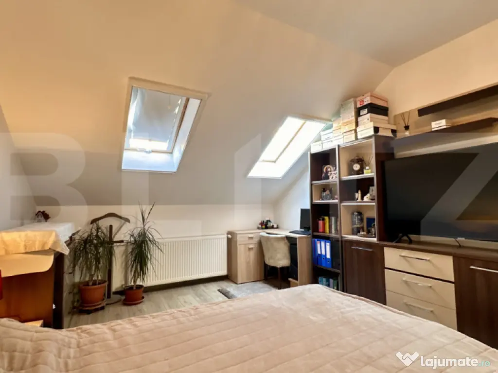 Apartament cu 3 camere și 2 băi, curte comuna, centrală p