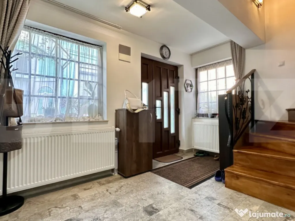 Apartament cu 3 camere și 2 băi, curte comuna, centrală p