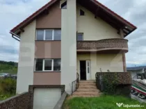 Casa cu 5 camere, 300 mp, teren 17 ari, Valea Rusului
