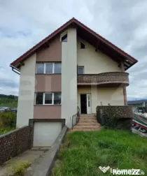 Casa cu 5 camere, 300 mp, teren 17 ari, Valea Rusului